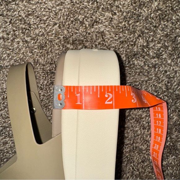 Crocs Women's Brooklyn Low Wedge size 11 - Picture 7 of 10